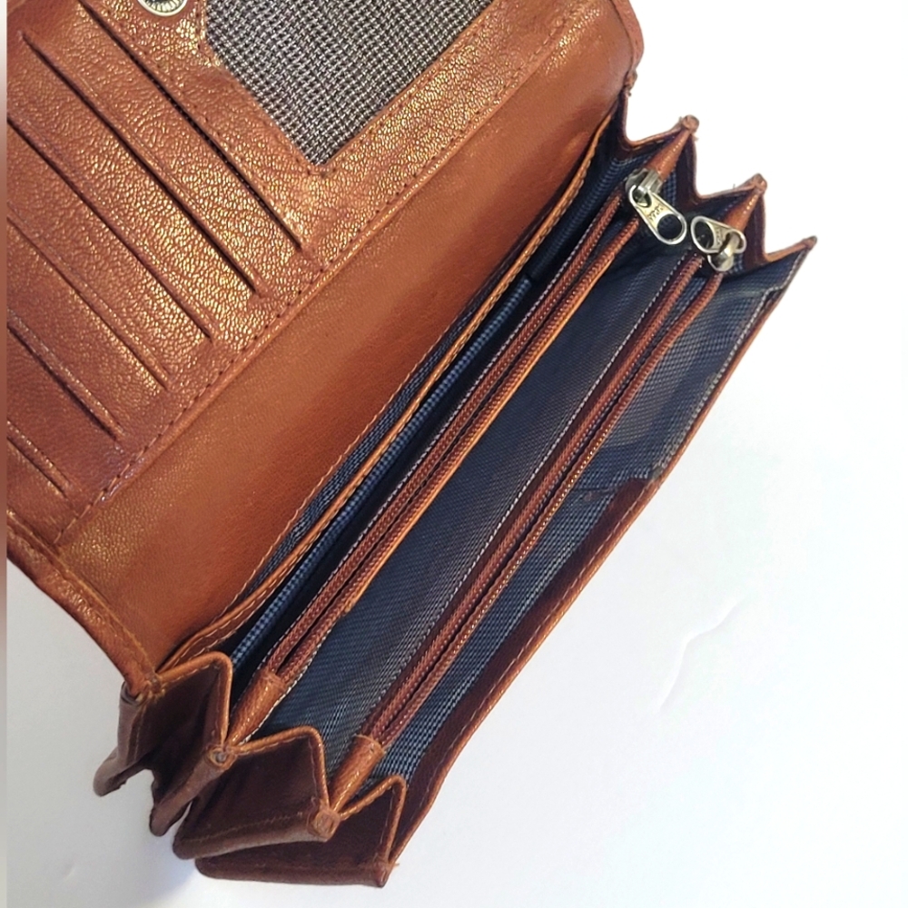 Spikes & Sparrow Brown Leather RFID Wallet - Picture 9 of 13
